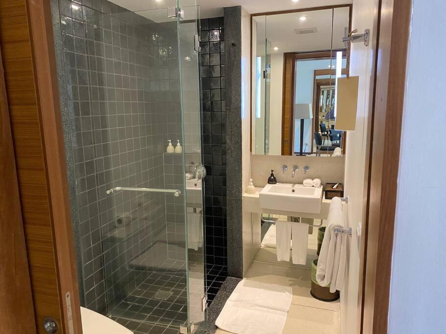 Beachfront 2 Bedroom Luxury Condo Chava Surin Zewnętrze zdjęcie