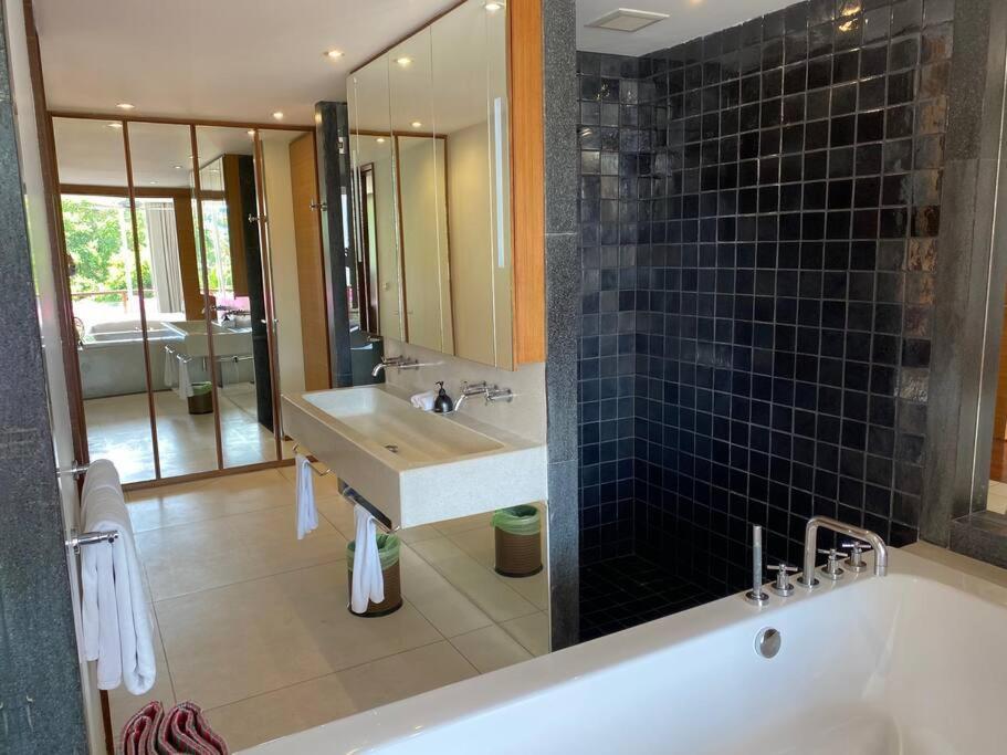 Beachfront 2 Bedroom Luxury Condo Chava Surin Zewnętrze zdjęcie