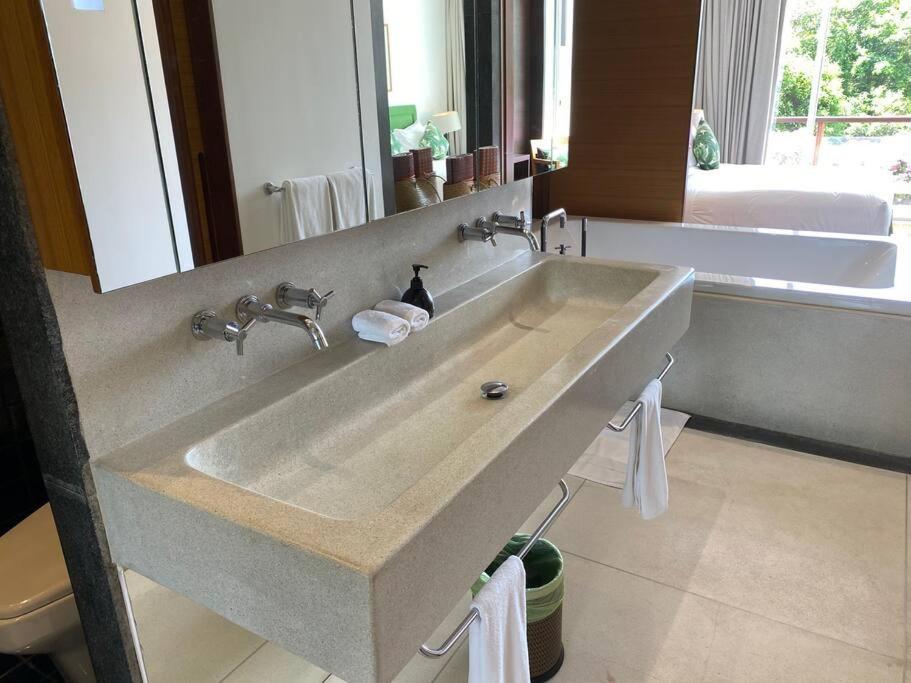 Beachfront 2 Bedroom Luxury Condo Chava Surin Zewnętrze zdjęcie
